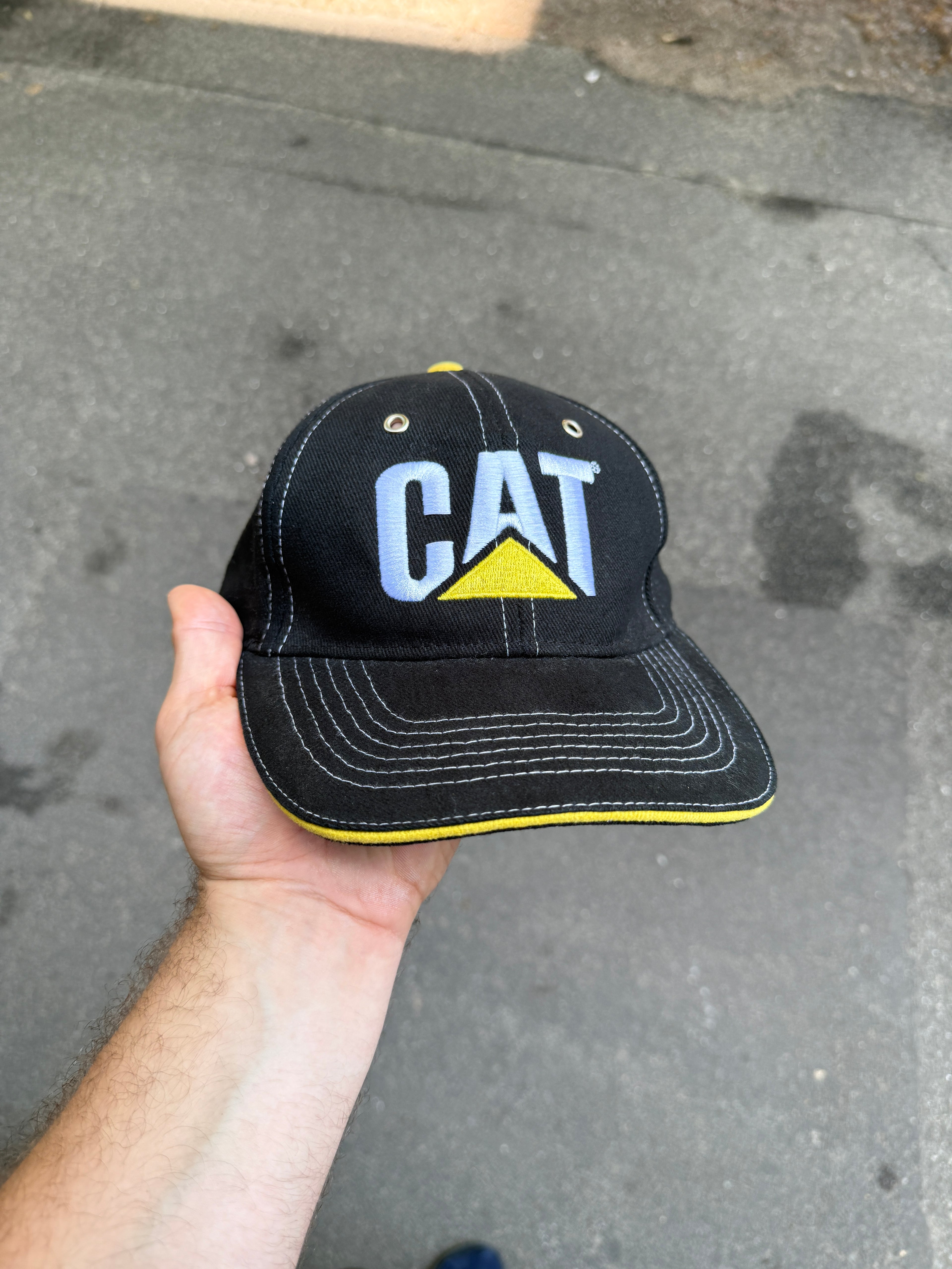Caterpillar Contrast-Stitch cap